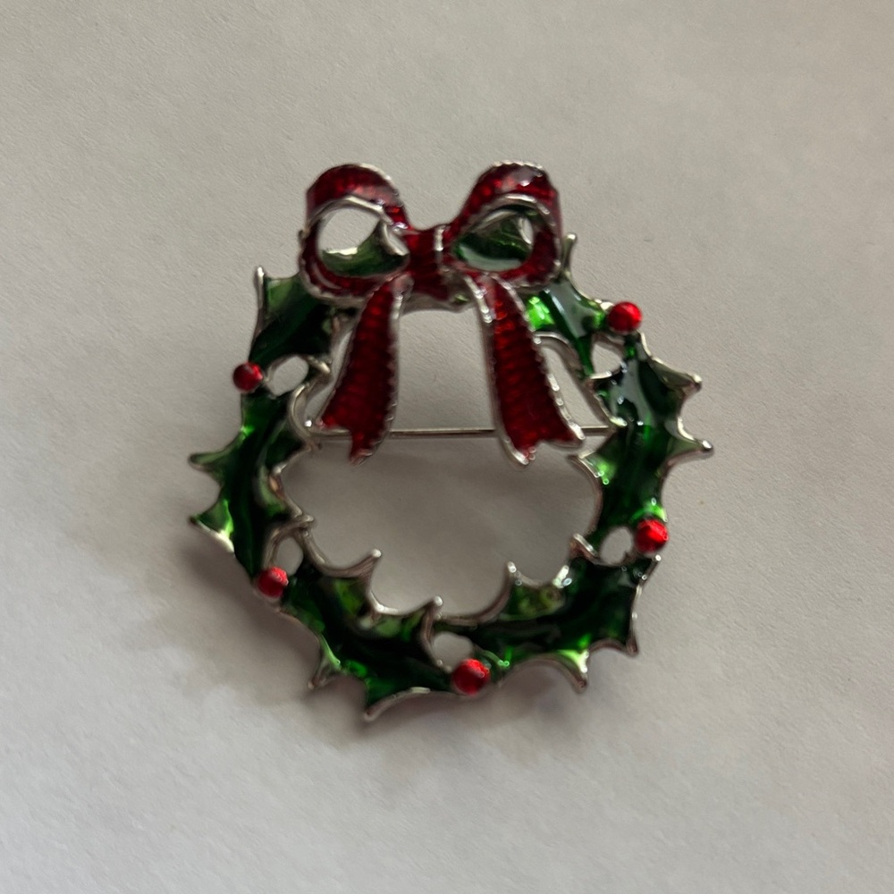 Festive Green enamel Wreath Brooch with Red Bow